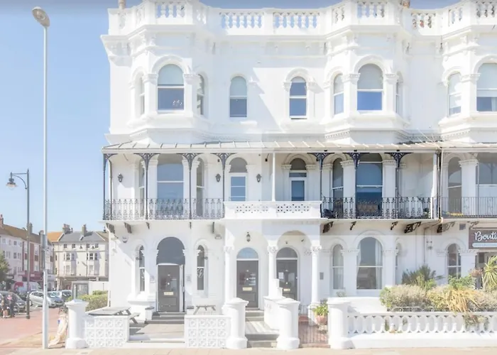 The Regency Studio - Stunning Seaview